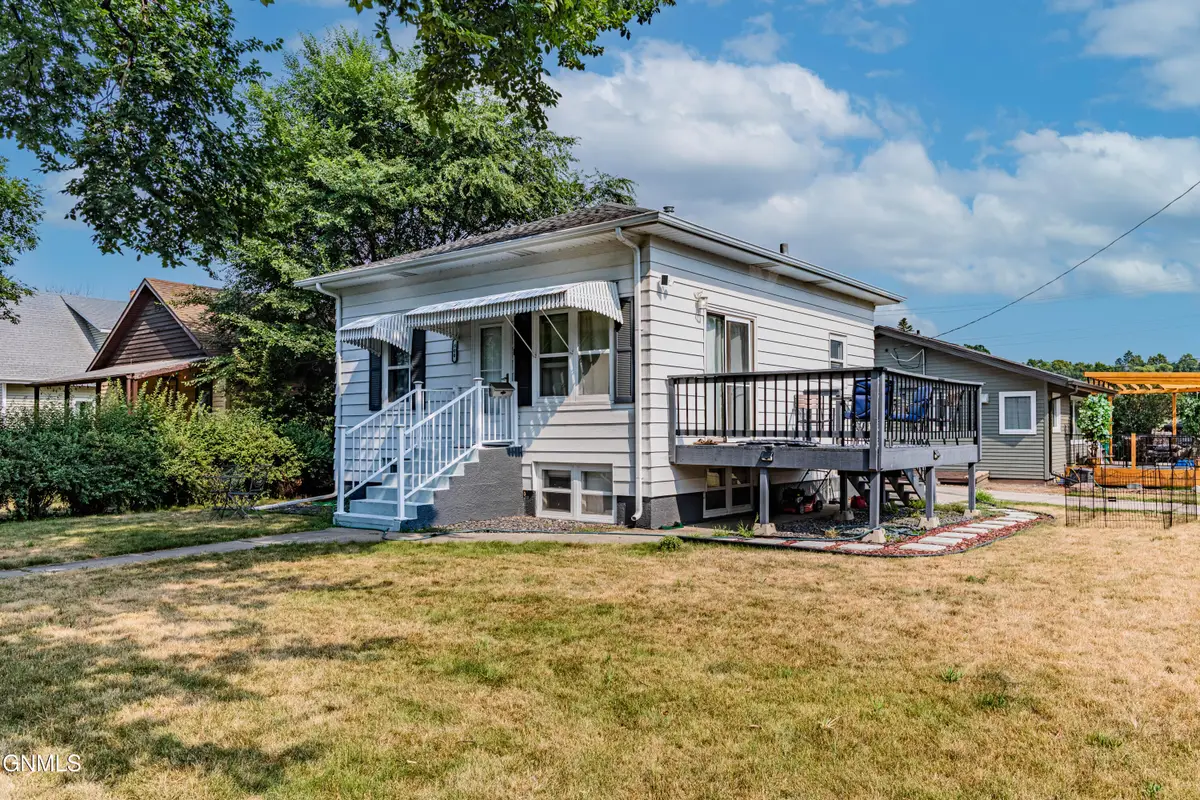 500 Avenue C, Bismarck, ND 58501 - #1
