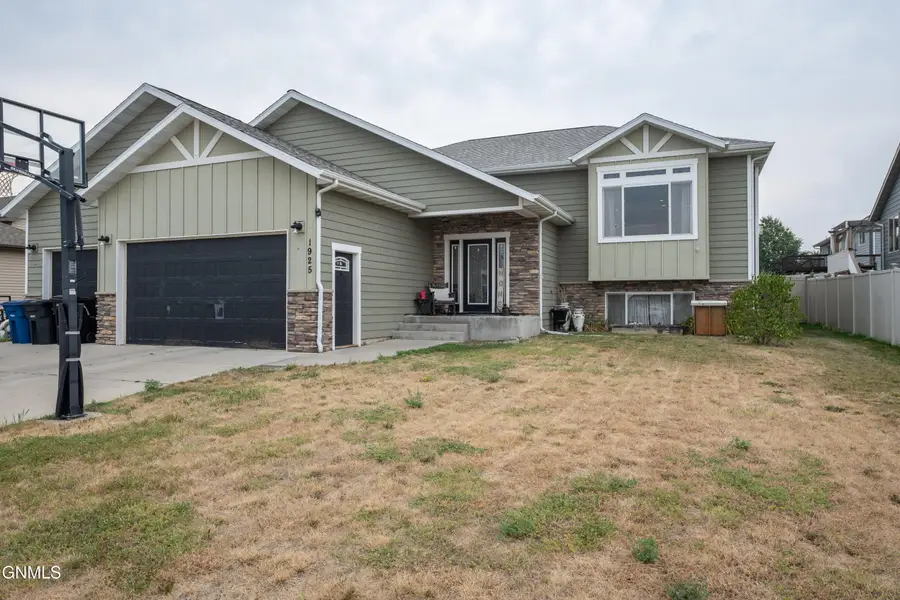 1925 Canyon Drive, Dickinson, ND 58601 - #3
