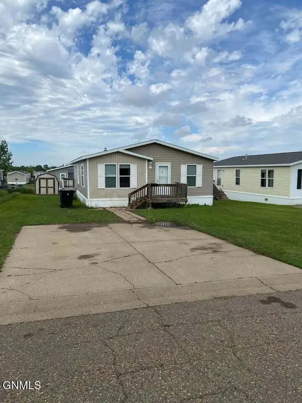 231 G Street, Dickinson, ND 58601