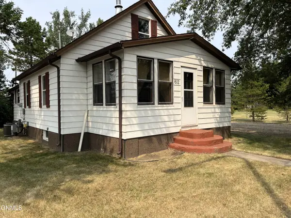 612 Bismarck Avenue, Wilton, ND 58579