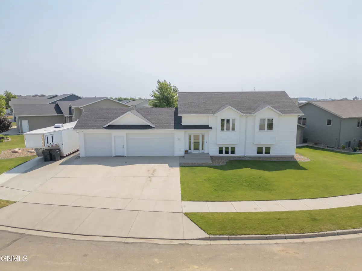 5004 39th Avenue Nw, Mandan, ND 58554 - #1