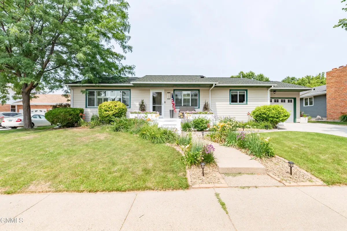 308 W Boulevard Avenue W, Bismarck, ND 58501 - #1