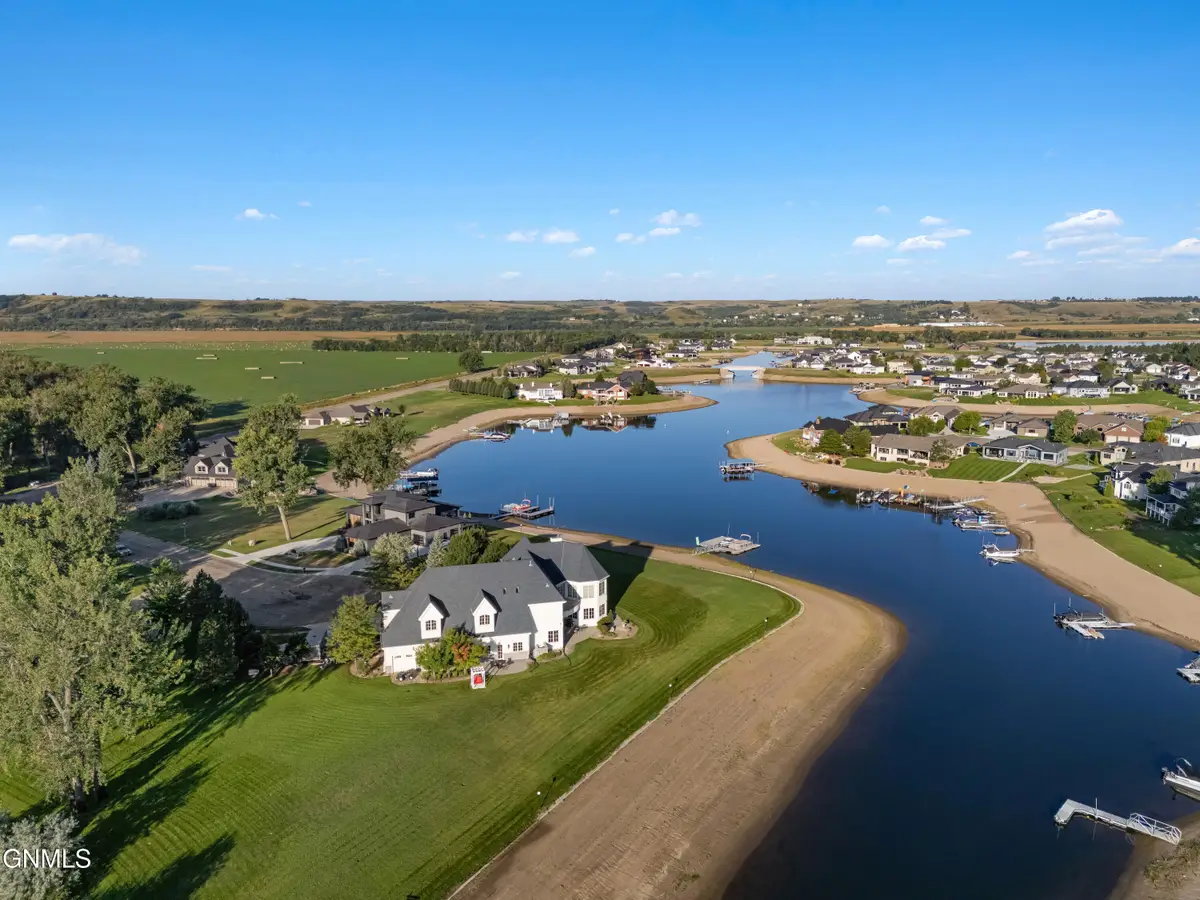 4910 Lakewood Drive Se, Mandan, ND 58554 - #1