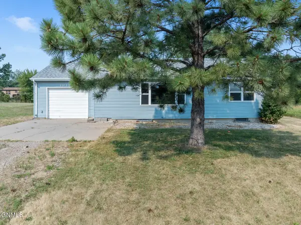 1012 44th Street Se, Minot, ND 58701