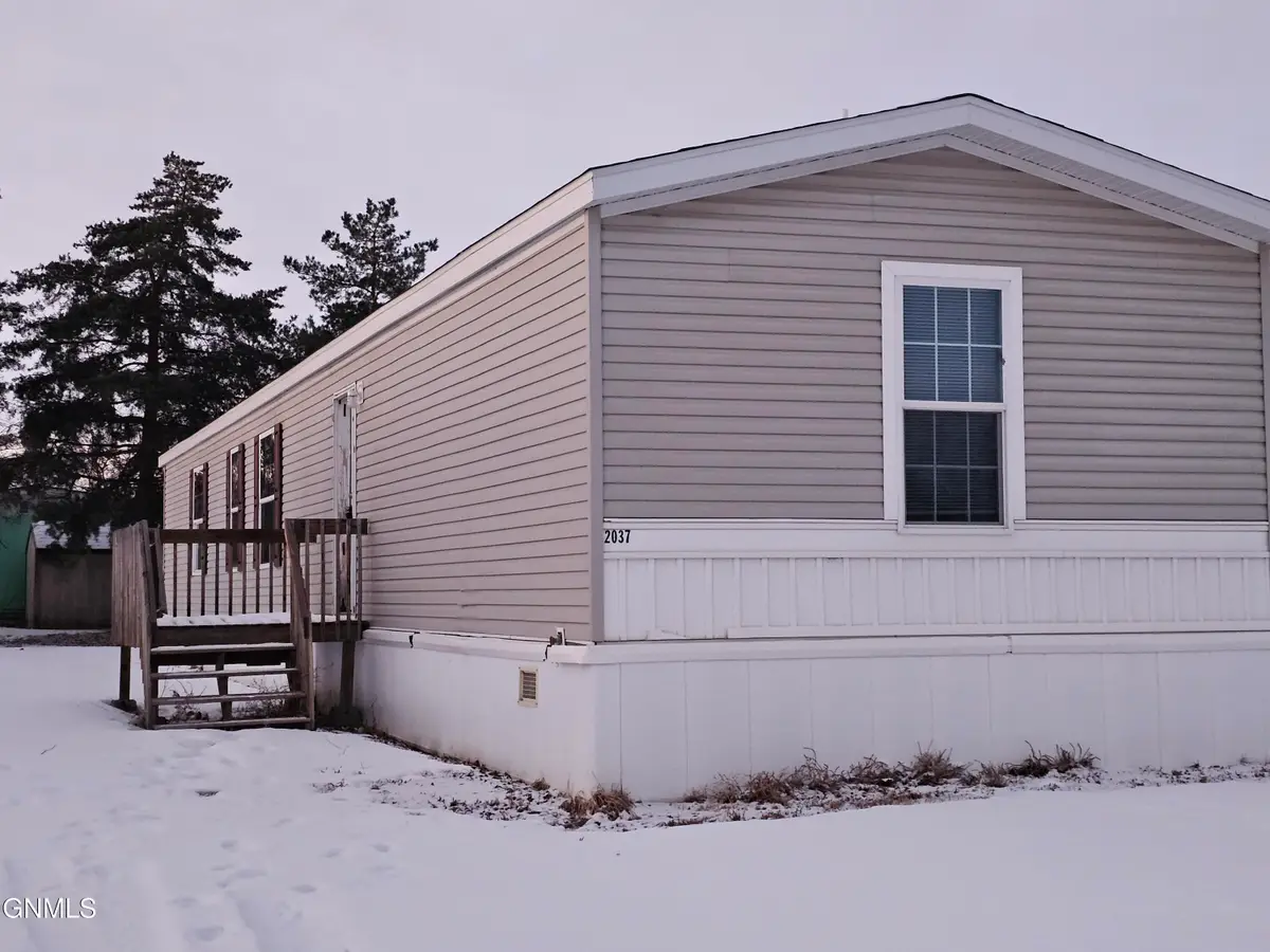 2037 9th Avenue W, Williston, ND 58801 - #1