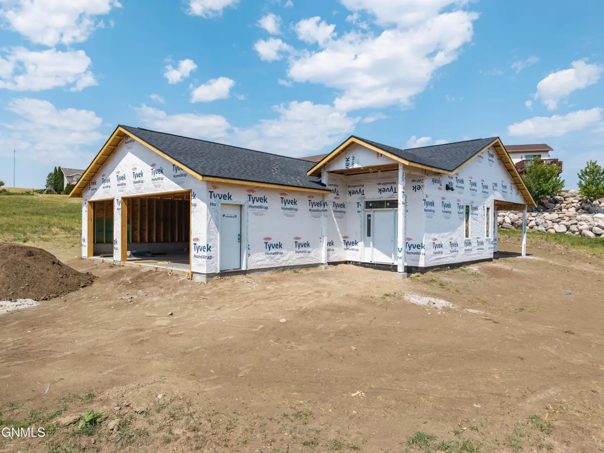 3004 Kingsley Road Nw, Mandan, ND 58554 - #1