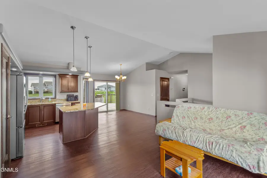 1413 Shires Drive Se, Mandan, ND 58554 - #3
