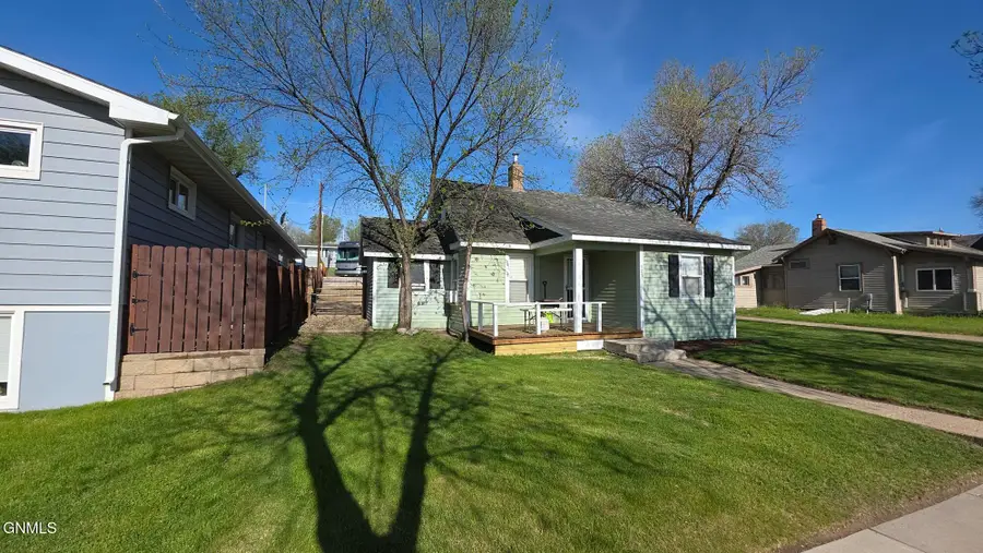 105 3rd Street Nw, Watford City, ND 58854 - #2
