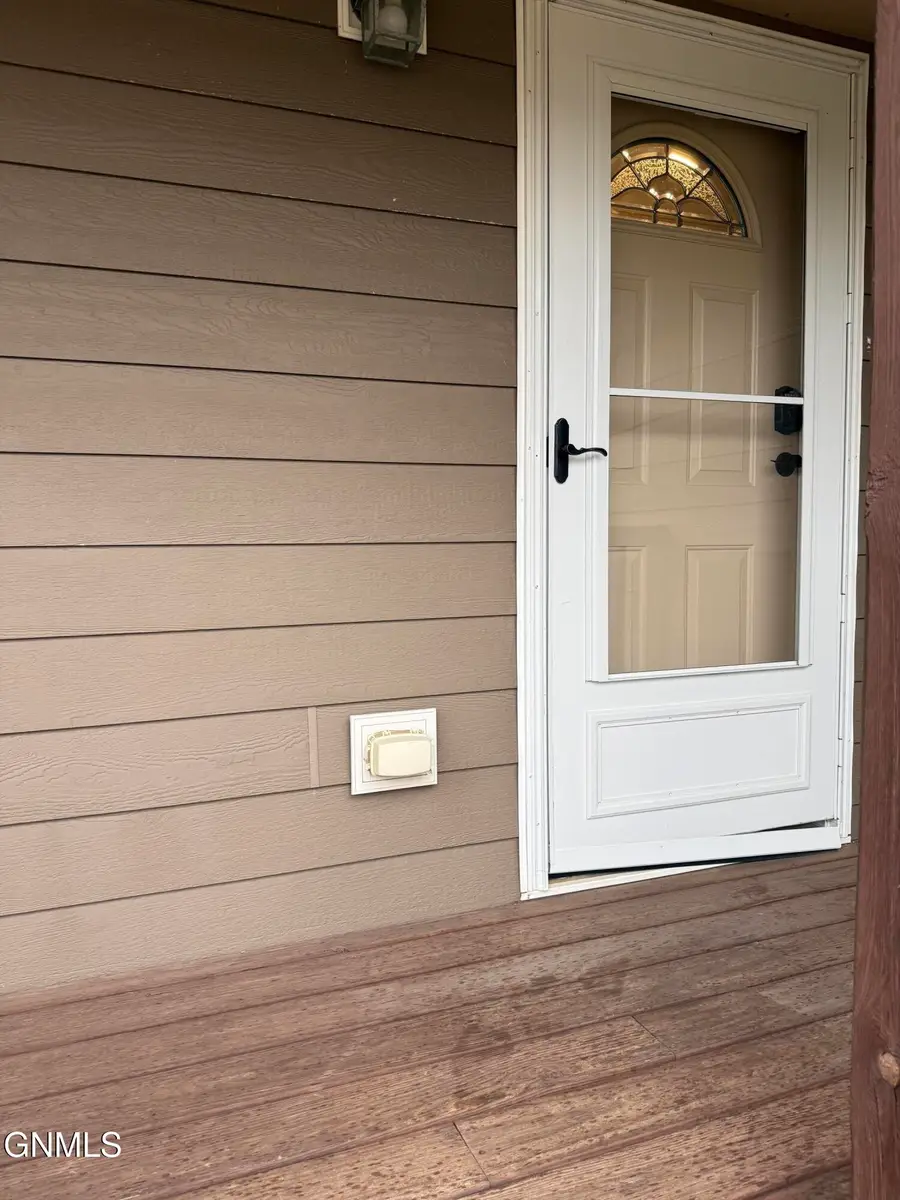3514 10th Avenue Ne, Watford City, ND 58854 - #2