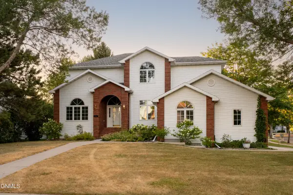 2805 Domino Drive, Bismarck, ND 58503