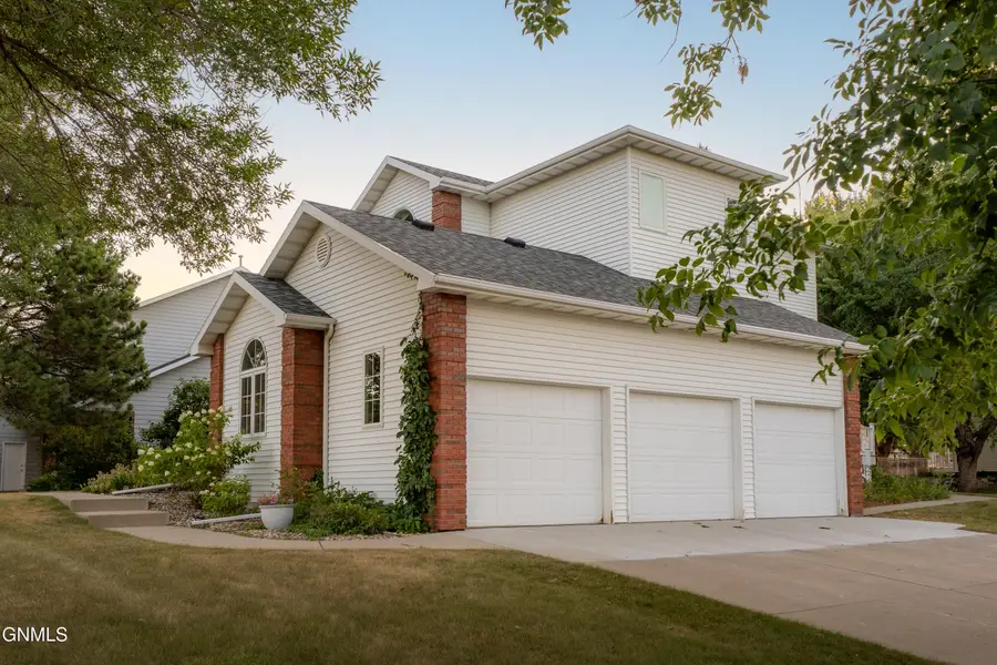 2805 Domino Drive, Bismarck, ND 58503 - #2