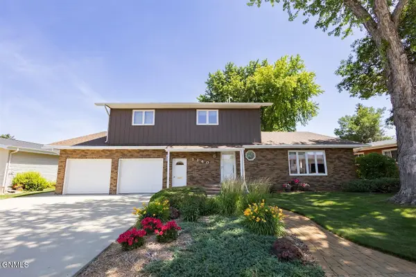 1140 11th Avenue W, Dickinson, ND 58601
