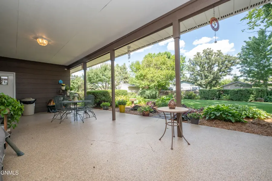 1140 11th Avenue W, Dickinson, ND 58601 - #3