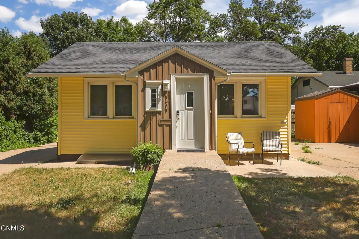 909 N 7th Street N, Bismarck, ND 58501 - #1