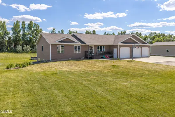 6007 Shoal Drive, Bismarck, ND 58503