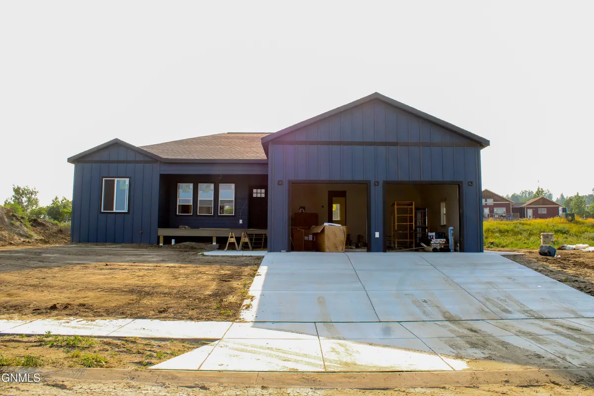 1305 Tara Lane Sw, Watford City, ND 58854 - #1