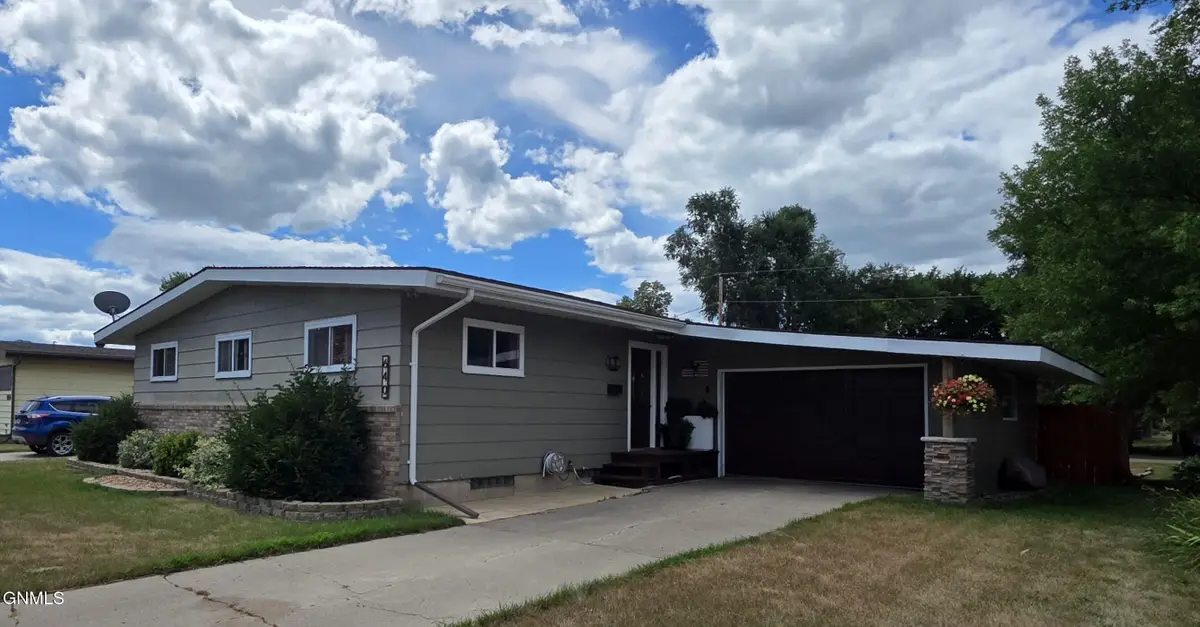 640 9th Avenue Sw, Valley City, ND 58072 - #1
