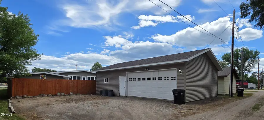 640 9th Avenue Sw, Valley City, ND 58072 - #3