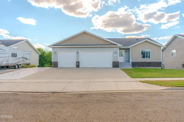 2013 Macedonia Avenue Se, Mandan, ND 58554