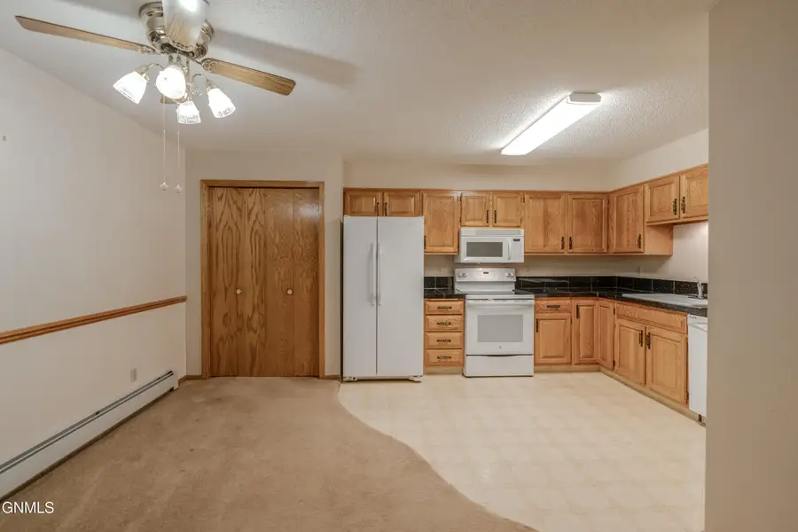 2033 Washington Street #6, Bismarck, ND 58501 - #3