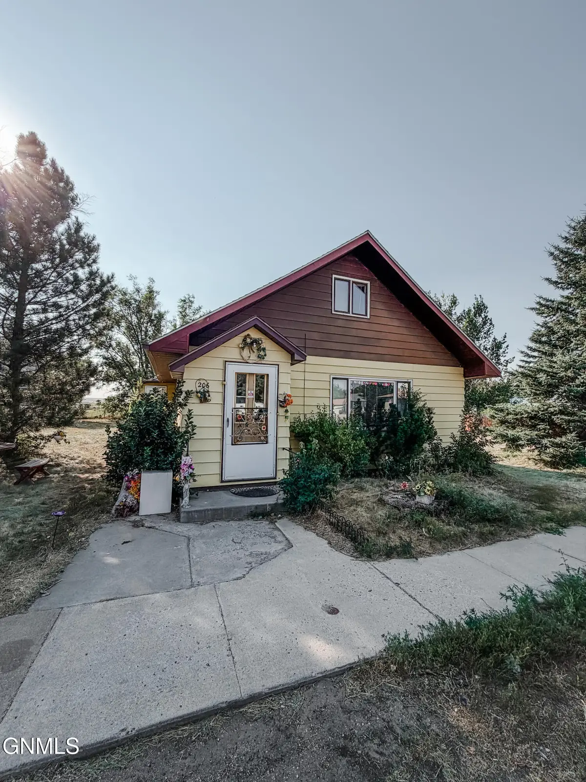 206 1st Avenue S, Medicine Lake, MT 59247 - #1