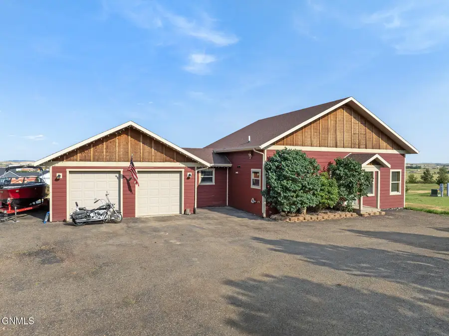 1212 10th Street Sw, Watford City, ND 58854 - #2