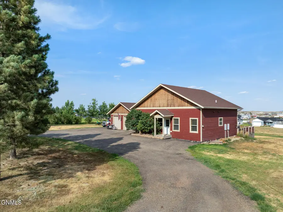 1212 10th Street Sw, Watford City, ND 58854 - #3
