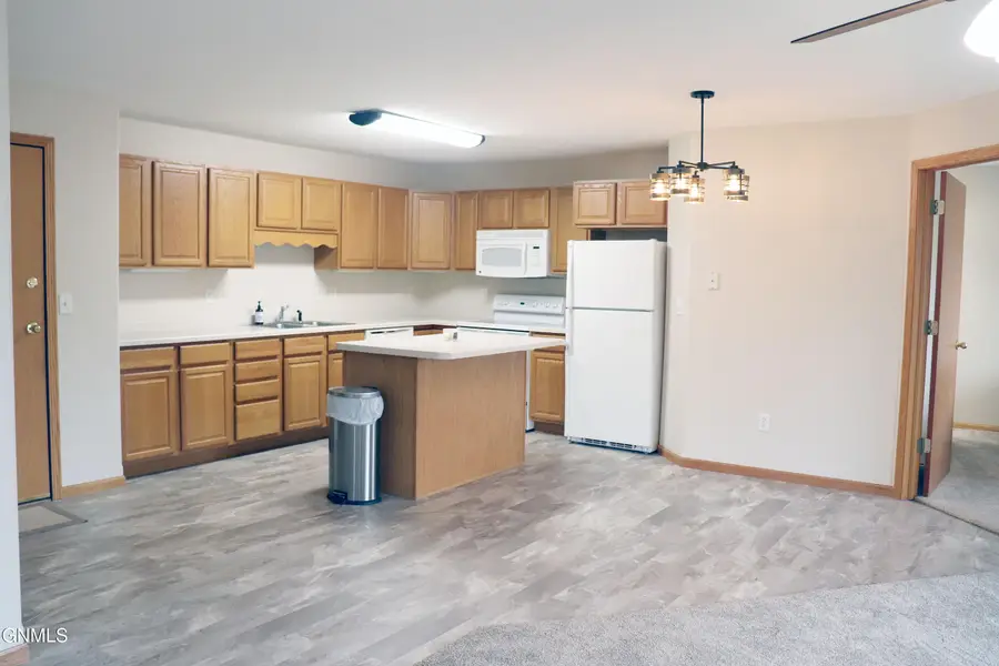 131 3rd Avenue Se #302, Mandan, ND 58554 - #3