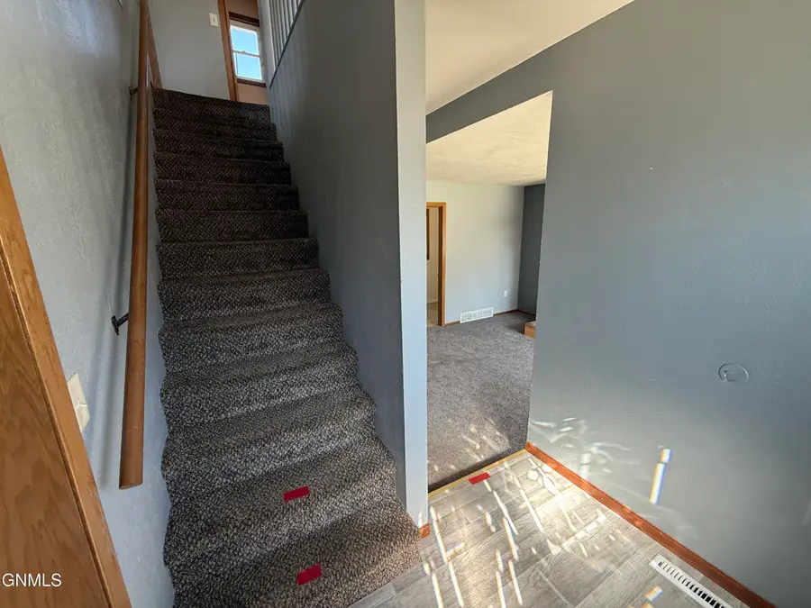 1105 6th Avenue Nw, Mandan, ND 58554 - #3