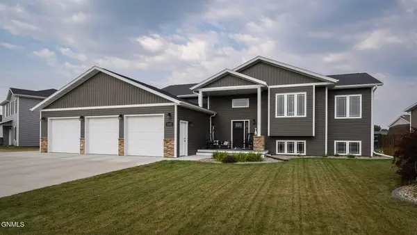 3318 Dortmund Drive, Bismarck, ND 58504
