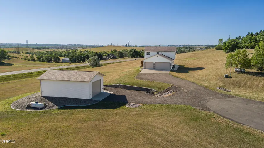 3745 Hidatsa Place N, Mandan, ND 58554 - #2