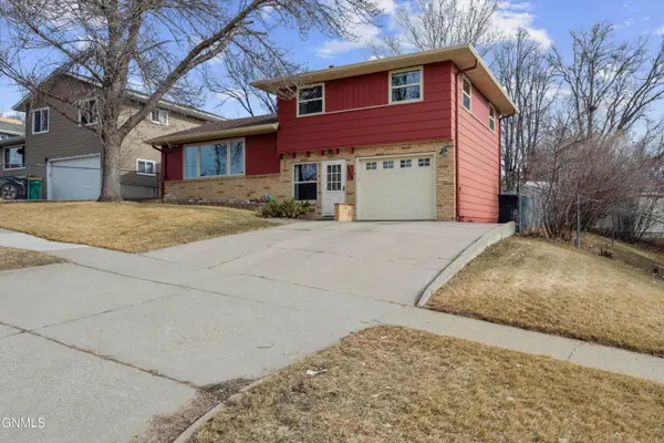 1609 17th Street N, Bismarck, ND 58501