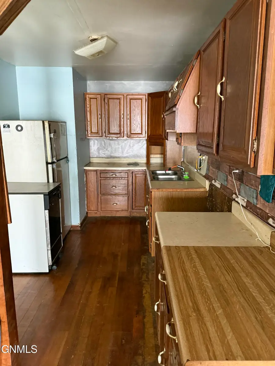 904 Washington Avenue, Hebron, ND 58638 - #3