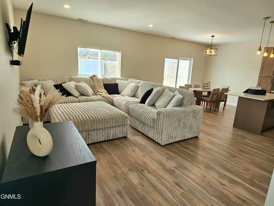 2907 29th Avenue W, Williston, ND 58801 - #3