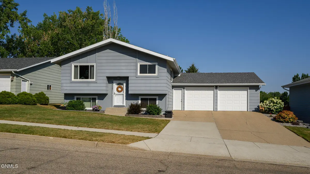 1717 9th Avenue Se, Mandan, ND 58554 - #1