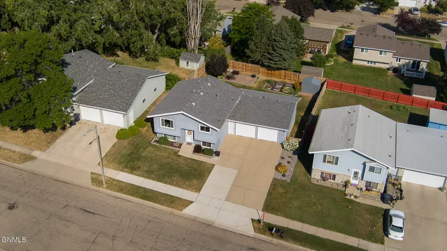 1717 9th Avenue Se, Mandan, ND 58554 - #3