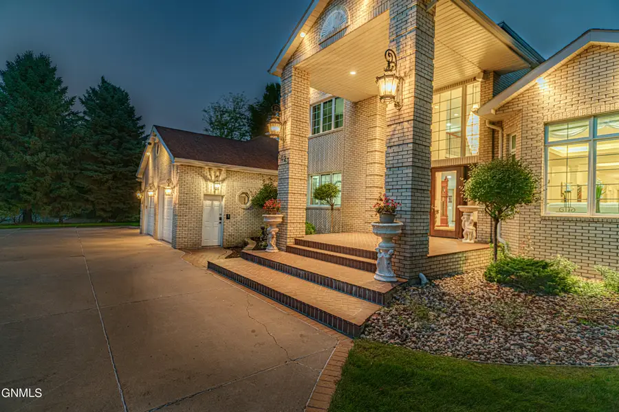 2023 Harbor Drive, Bismarck, ND 58504 - #3