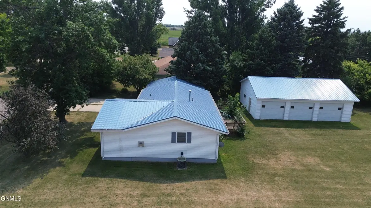 402 4th Avenue Sw, Steele, ND 58482 - #1