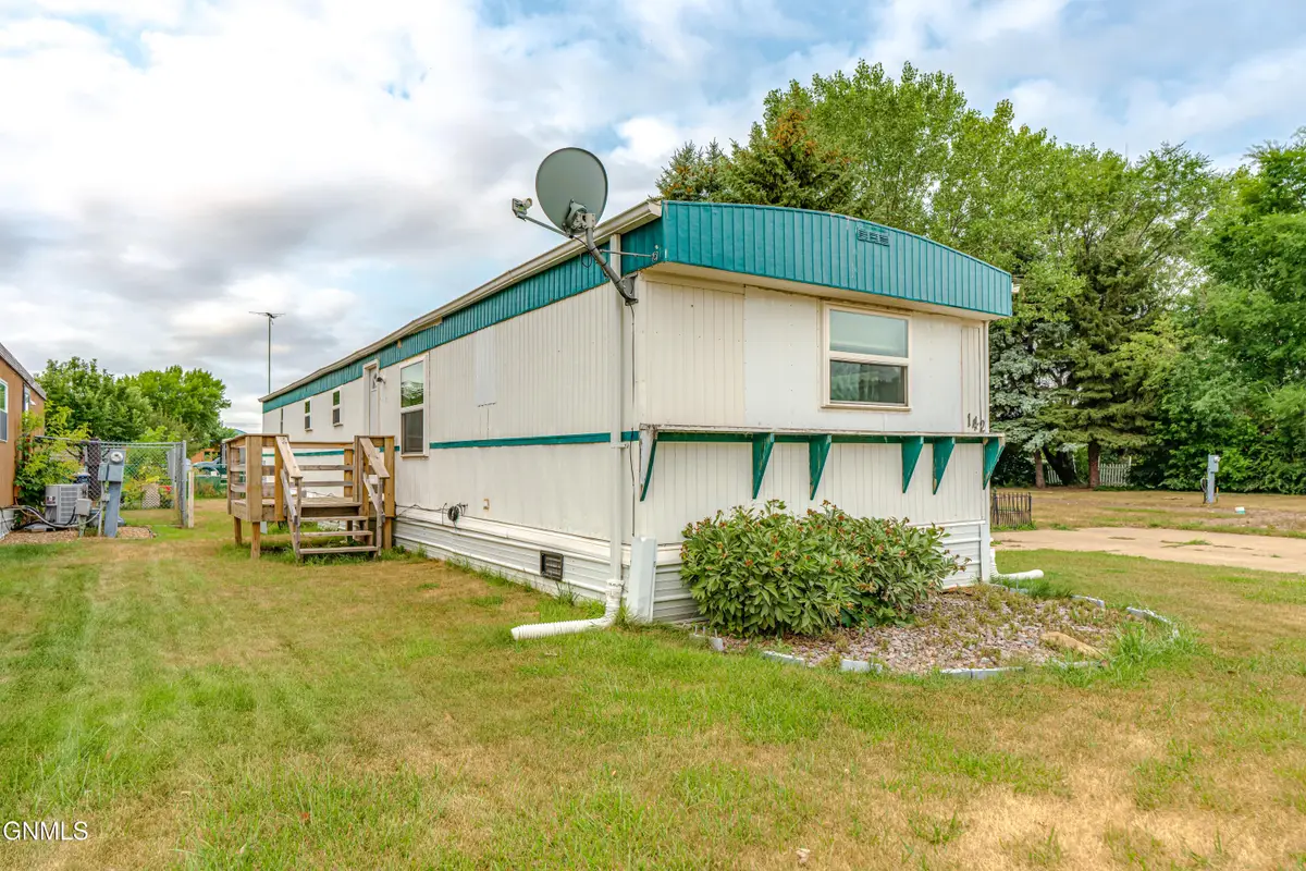 142 Northwest Drive, Bismarck, ND 58504 - #1
