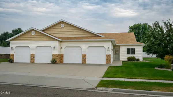 2800 Sleepy Hollow Loop, Bismarck, ND 58501