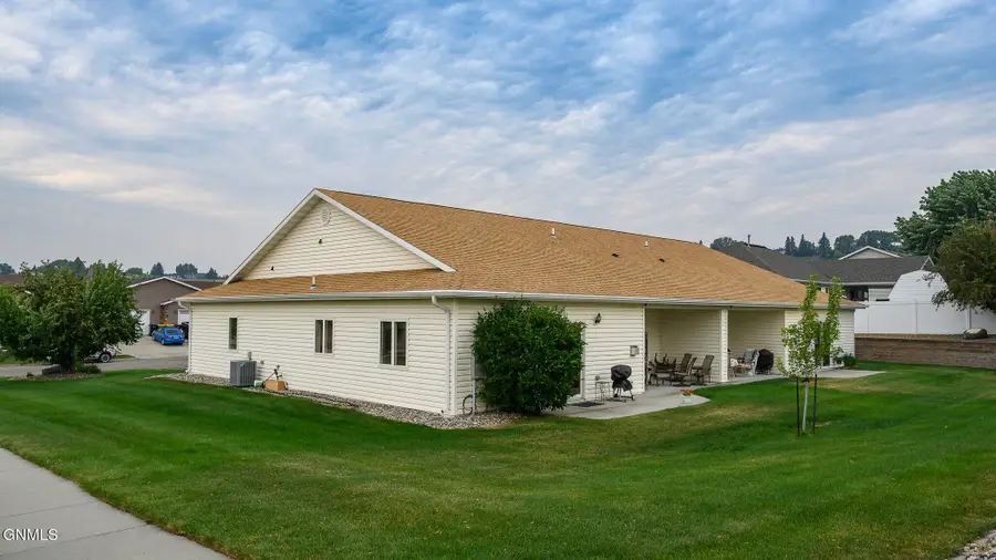 2800 Sleepy Hollow Loop, Bismarck, ND 58501 - #2