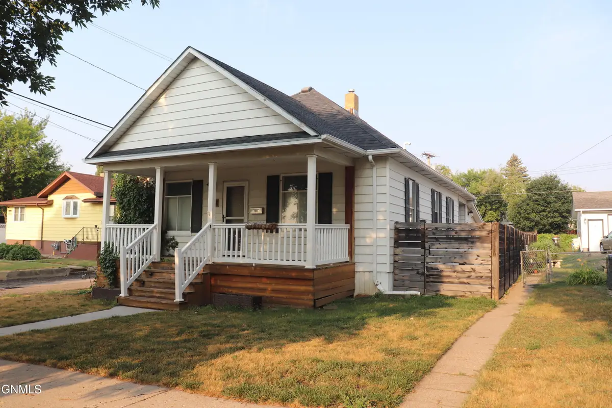 107 8th Street Nw, Mandan, ND 58554 - #1