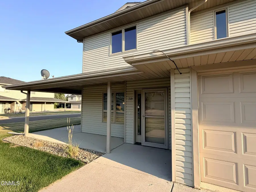 719 Mayflower Drive, Bismarck, ND 58504 - #3