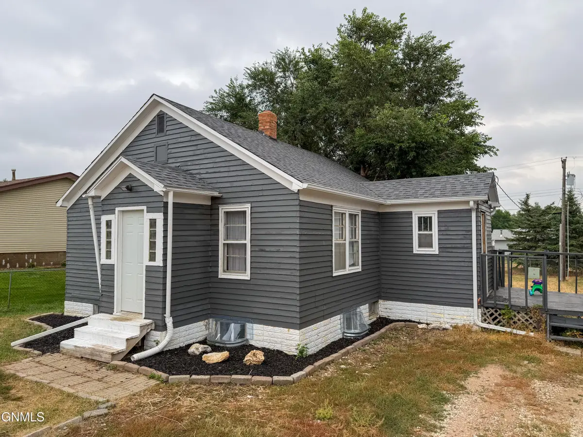 639 Main Avenue S, Dickinson, ND 58601 - #1