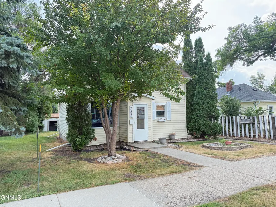 751 2nd Street Sw, Valley City, ND 58072 - #3