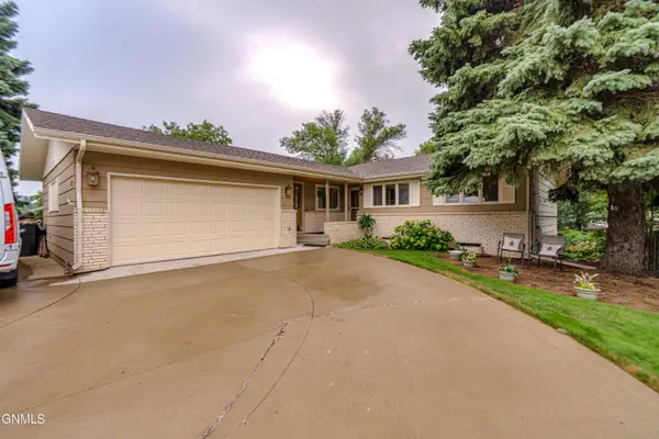 237 Redstone Drive, Bismarck, ND 58503