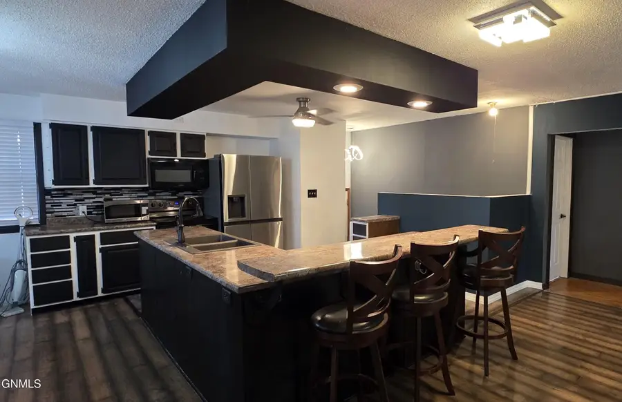 705 5th Street Sw, Valley City, ND 58072 - #2