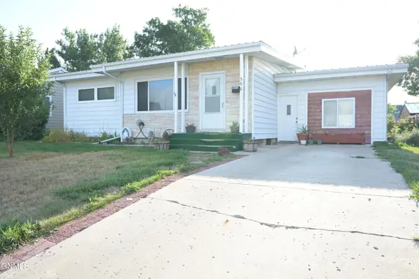 506 13th Avenue W, Williston, ND 58801