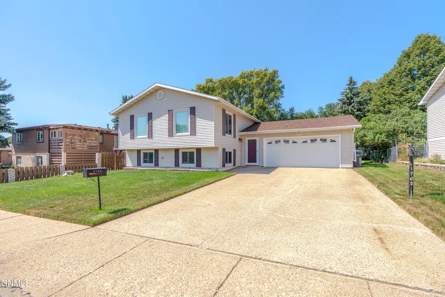 1703 4th Avenue Nw, Mandan, ND 58554 - #3