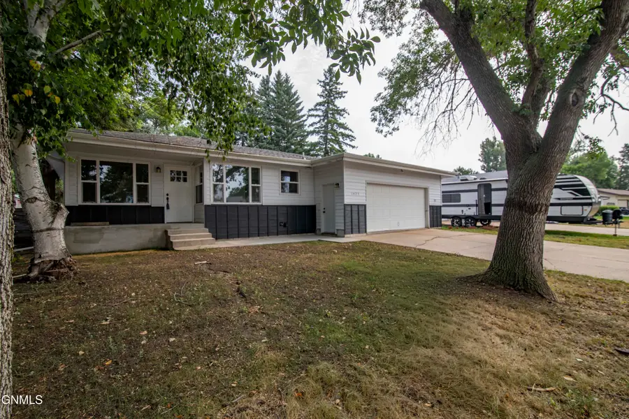 1425 S 3rd Street S, Bismarck, ND 58504 - #3